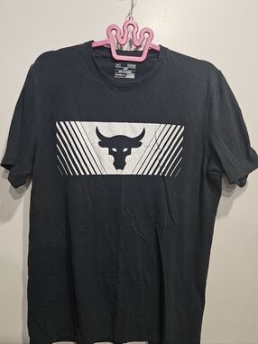 Under Armour The Rock's Loose Heat Gear Graphic Tee with White Bull Logo Small
